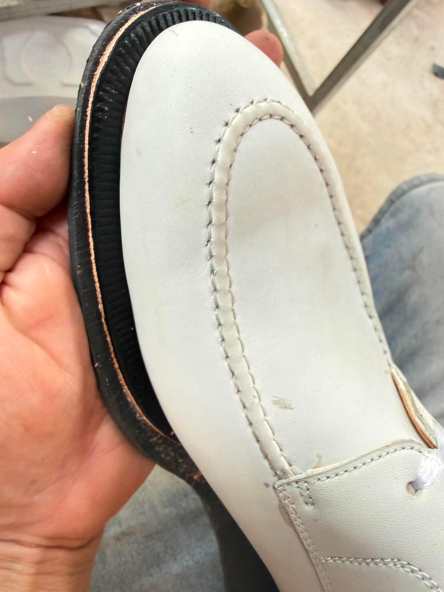 Chi tiết mũi giày — đường may moccasin
